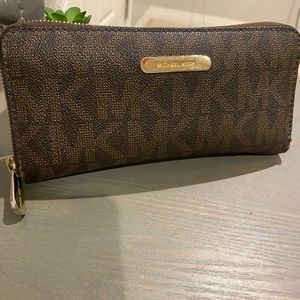 Michael Kors zipper wallet